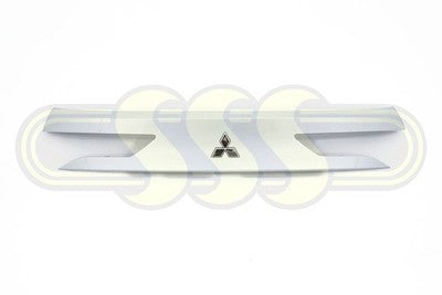 Genuine Mitsubishi Outlander Phev Tailgate Mould Rear White (01/22-On)