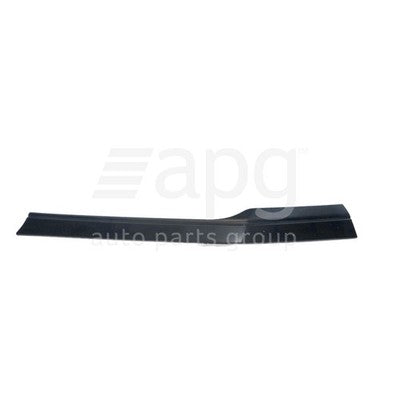 Toyota Hilux GUN122R/GUN125R/GUN126R Grille Black (07/15-On)