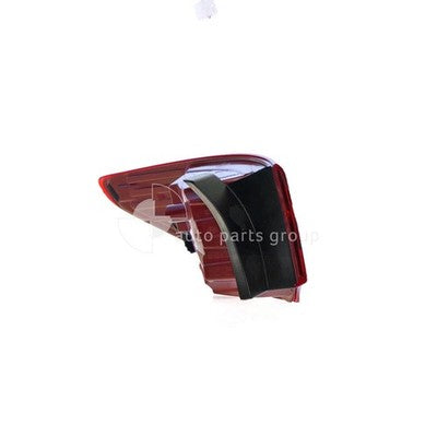 Genuine Hyundai Santa Fe DM Tail Lamp RH (11/15-On)