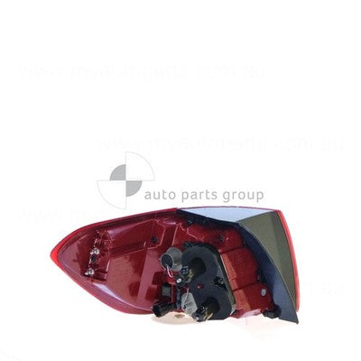 Genuine Kia Sorento UM Tail Lamp RH (08/17-04/20)