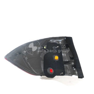 Genuine Toyota Kluger GSU40R Tail Lamp RH Red/Amber/Clear (05/07-07/10)