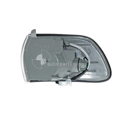 Genuine Toyota Tarago TCR10R/TCR11R Front Park / Indicator Lamp RH (09/90-01/00)