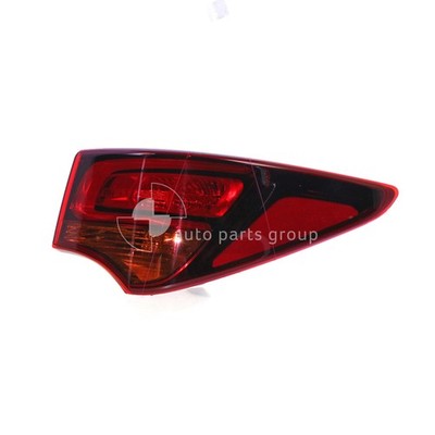 Genuine Hyundai Santa Fe DM Tail Lamp RH (11/15-On)