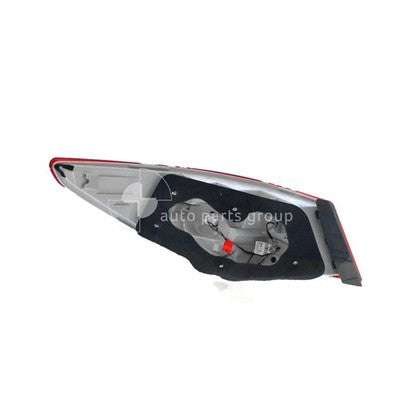 Genuine Hyundai i45 YF Tail Lamp RH (05/10-01/13)
