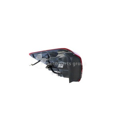 Genuine Hyundai Elantra AD Tail Lamp RH (12/15-10/18)
