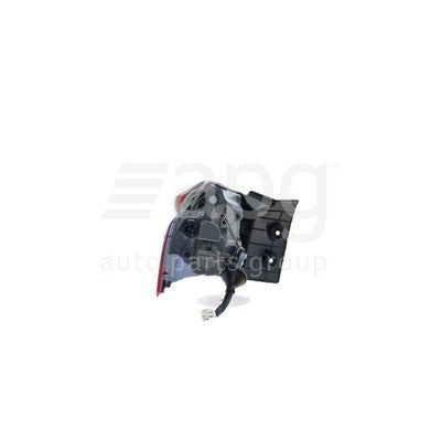 Genuine Hyundai i30 GD/GD II Tail Lamp RH (02/13-12/15)
