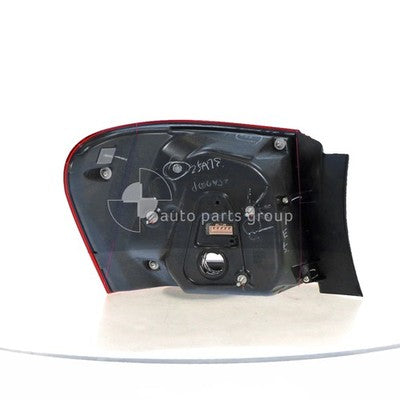 Genuine Lexus GS300 / GS430 / GS460 Tail Lamp RH (01/05-12/11)