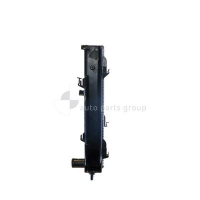 Holden Commodore VZ Radiator Plastic Aluminium 675 x 428 x 28 mm 35 / 35 mm