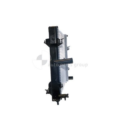 Holden Commodore VZ Radiator Plastic Aluminium 675 x 428 x 28 mm 35 / 35 mm