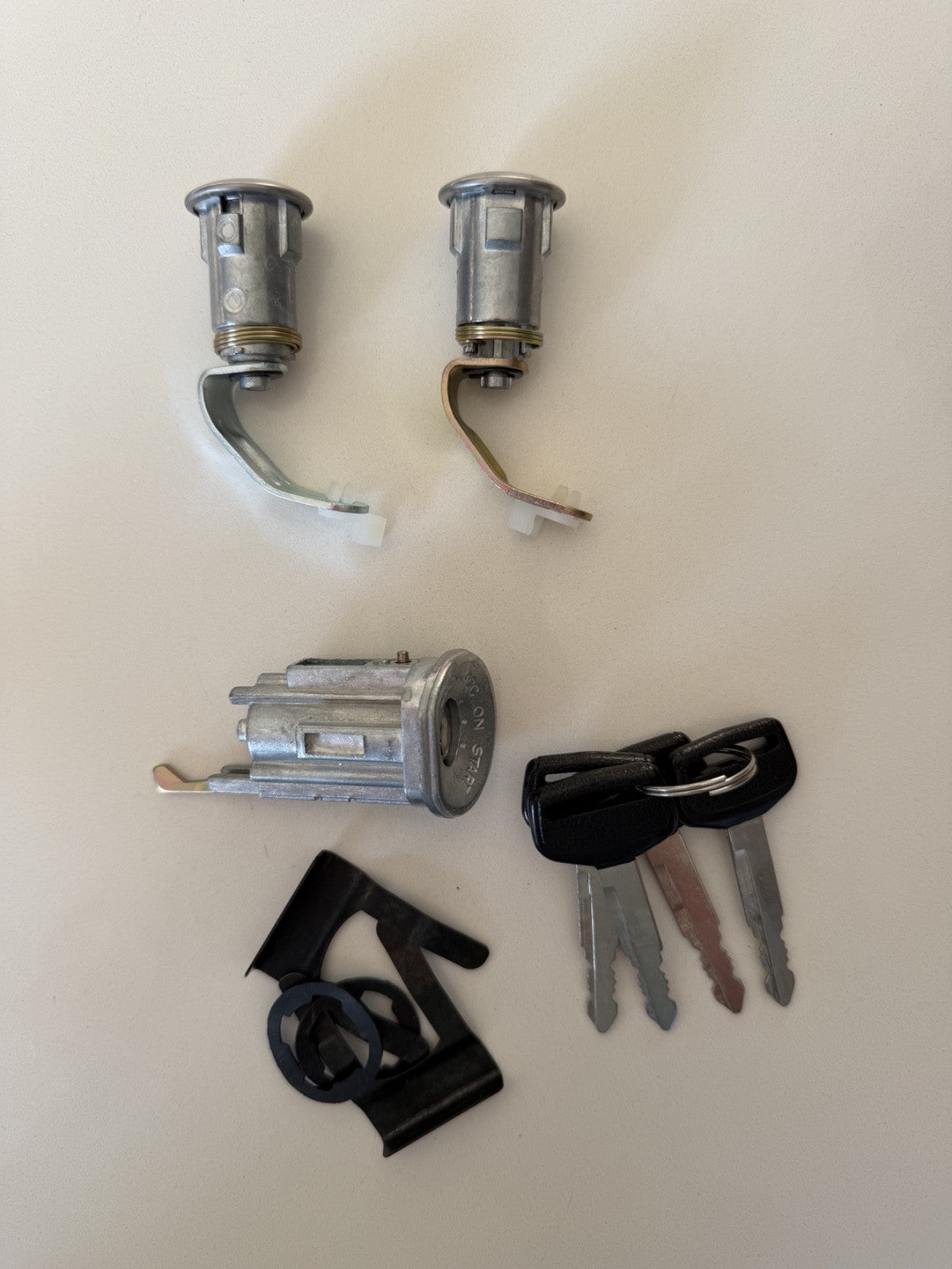 Ignition Barrel & Door Lock Set for Toyota Corona ST141 (06/83 – 04/87)